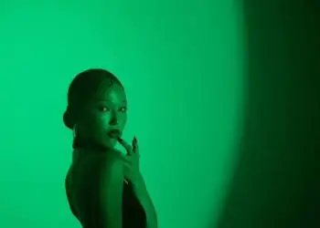 Sophia Bromberg - Green Light